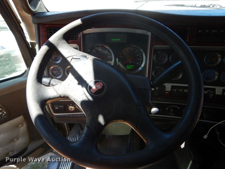 image for item DO1430 2009 Kenworth W900  semi truck