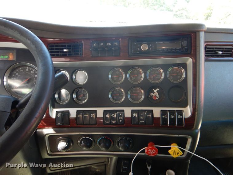 image for item DO1430 2009 Kenworth W900  semi truck