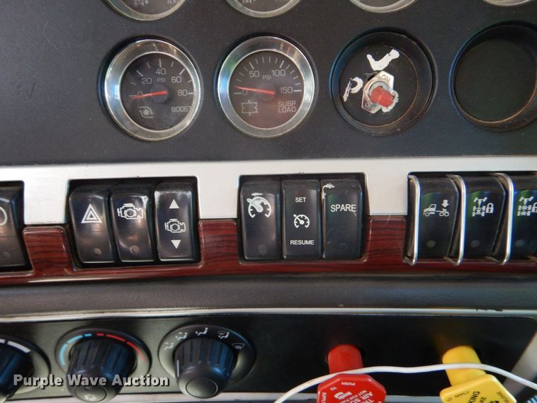 image for item DO1430 2009 Kenworth W900  semi truck