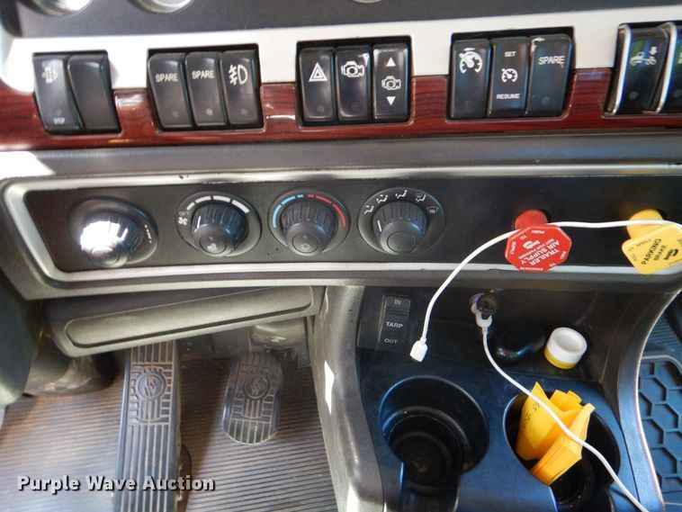 image for item DO1430 2009 Kenworth W900  semi truck