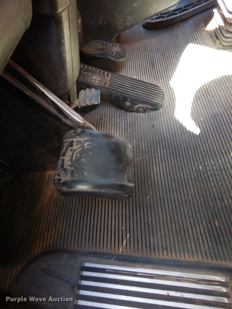 image for item DO1430 2009 Kenworth W900  semi truck