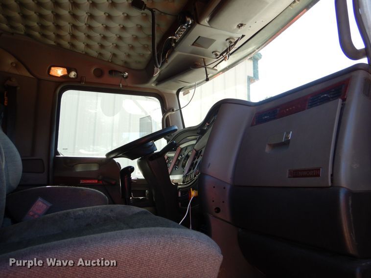 image for item DO1430 2009 Kenworth W900  semi truck