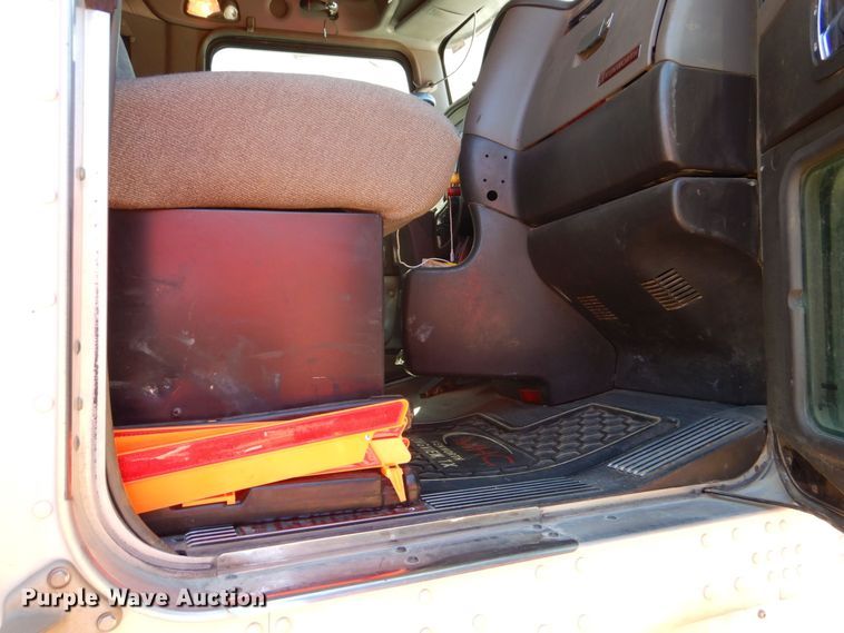 image for item DO1430 2009 Kenworth W900  semi truck