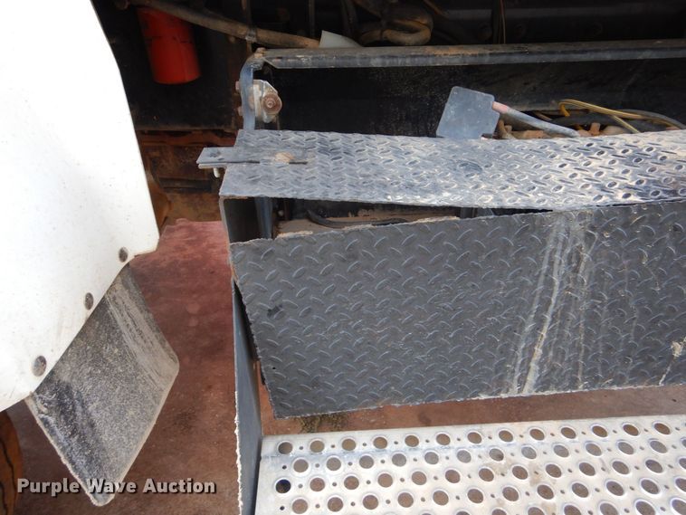 image for item DO1430 2009 Kenworth W900  semi truck