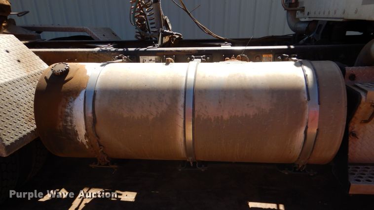 image for item DO1430 2009 Kenworth W900  semi truck