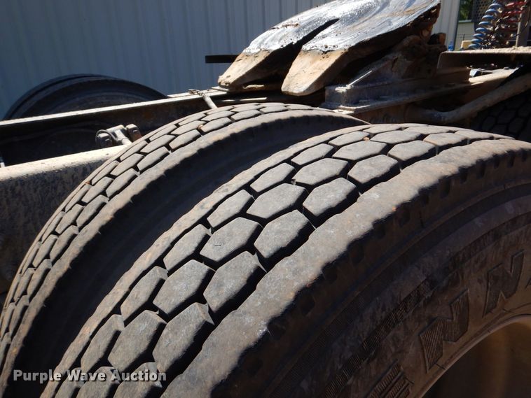 image for item DO1430 2009 Kenworth W900  semi truck