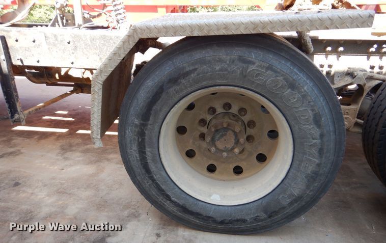 image for item DO1430 2009 Kenworth W900  semi truck