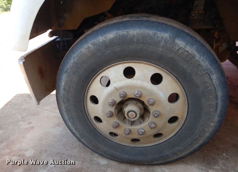 image for item DO1430 2009 Kenworth W900  semi truck