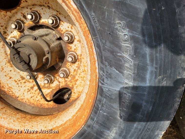 image for item DO3458 2001 Trailmobile  dry van trailer