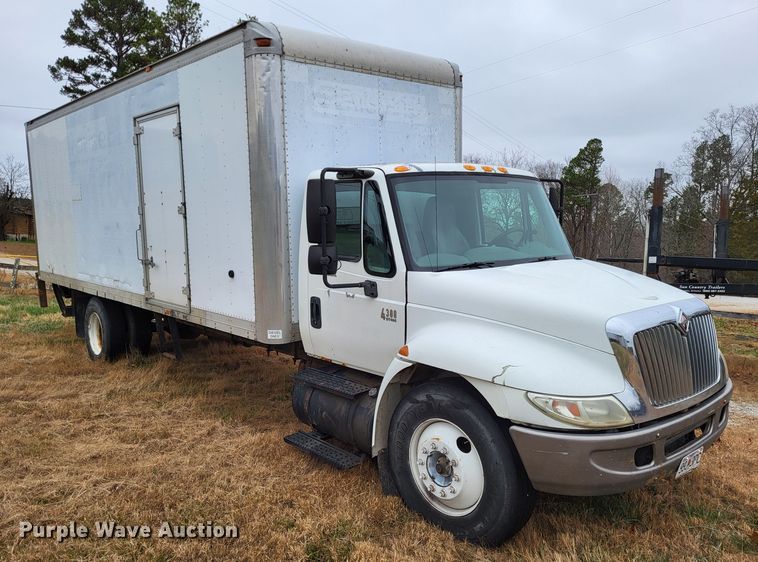 image for item DO3460 2006 International 4300  box truck