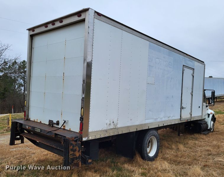 image for item DO3460 2006 International 4300  box truck