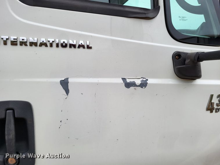 image for item DO3460 2006 International 4300  box truck