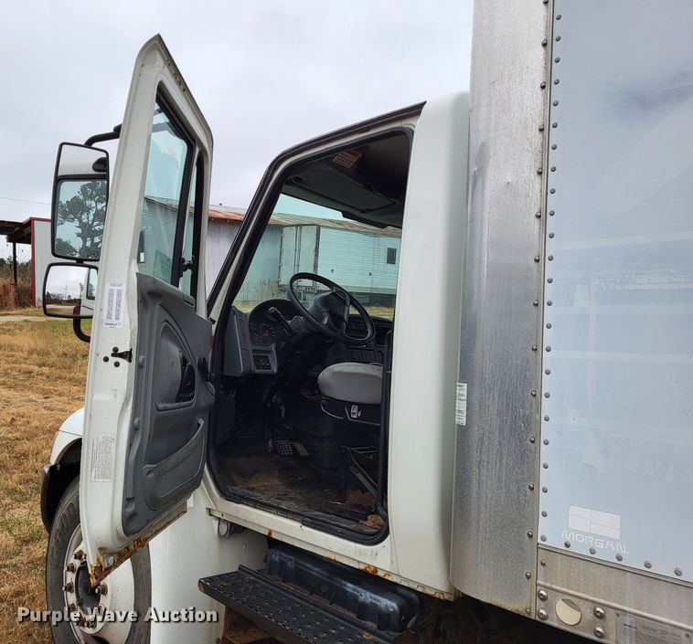 image for item DO3460 2006 International 4300  box truck