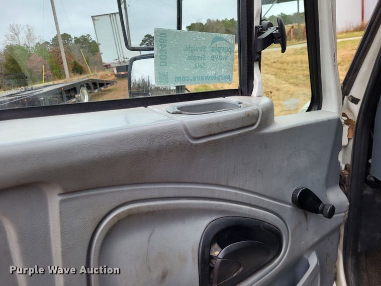 image for item DO3460 2006 International 4300  box truck