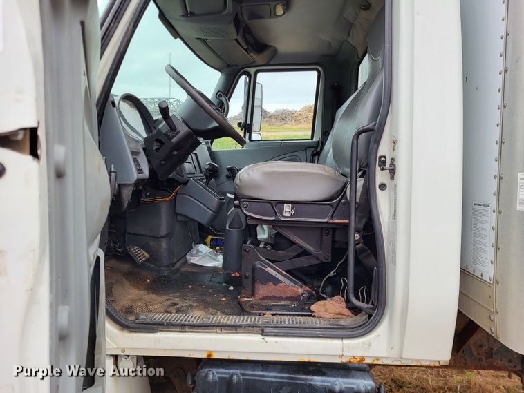 image for item DO3460 2006 International 4300  box truck