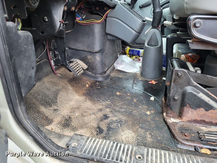 image for item DO3460 2006 International 4300  box truck