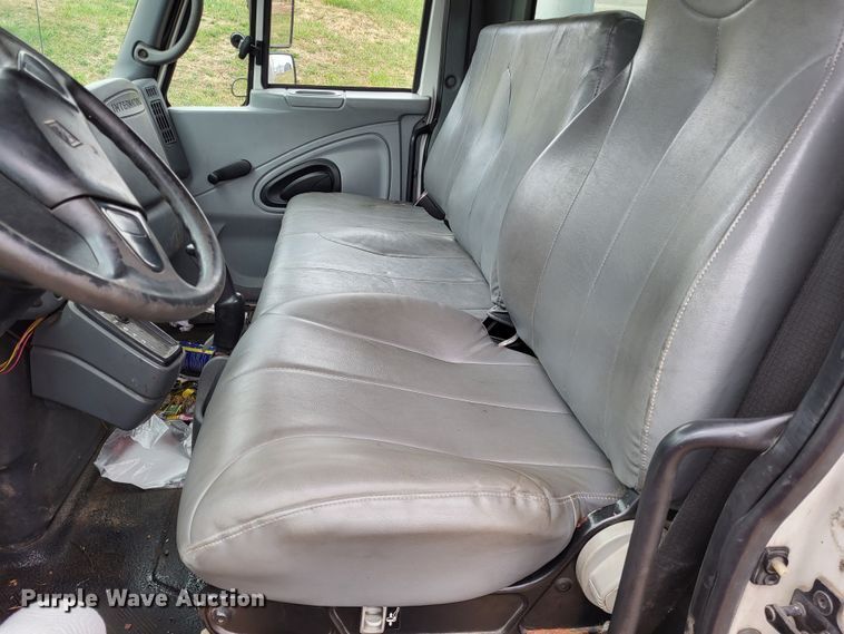 image for item DO3460 2006 International 4300  box truck