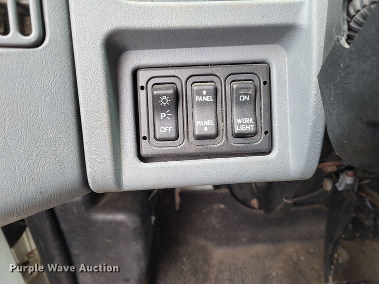 image for item DO3460 2006 International 4300  box truck