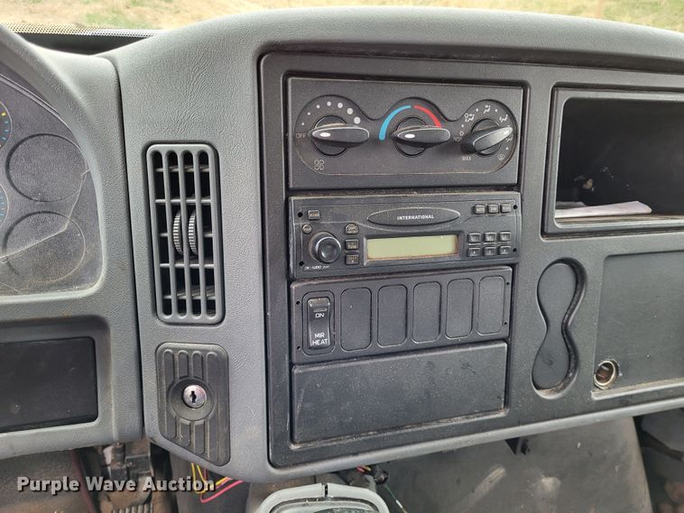 image for item DO3460 2006 International 4300  box truck