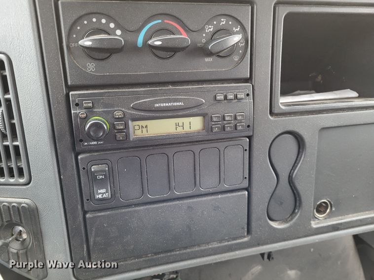 image for item DO3460 2006 International 4300  box truck