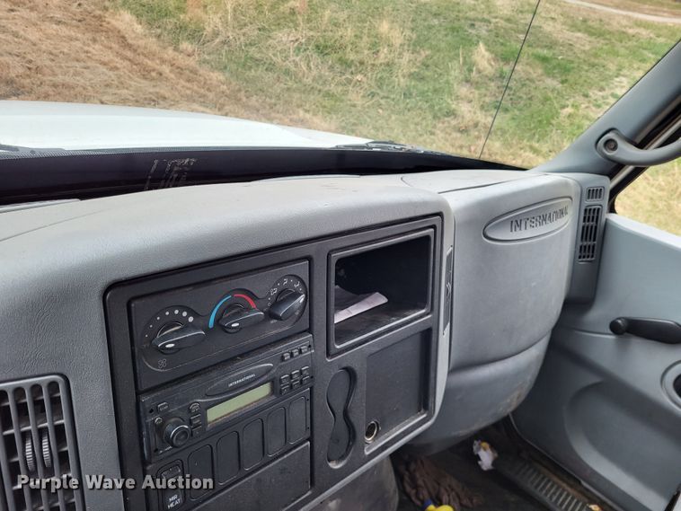 image for item DO3460 2006 International 4300  box truck