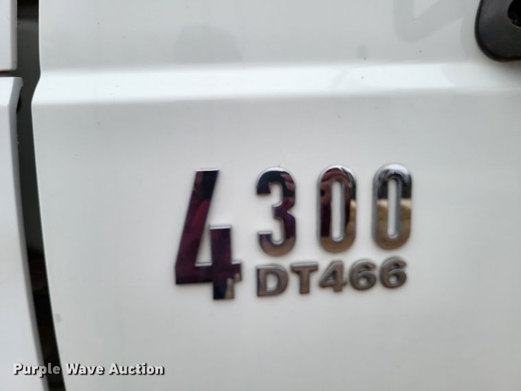 image for item DO3460 2006 International 4300  box truck