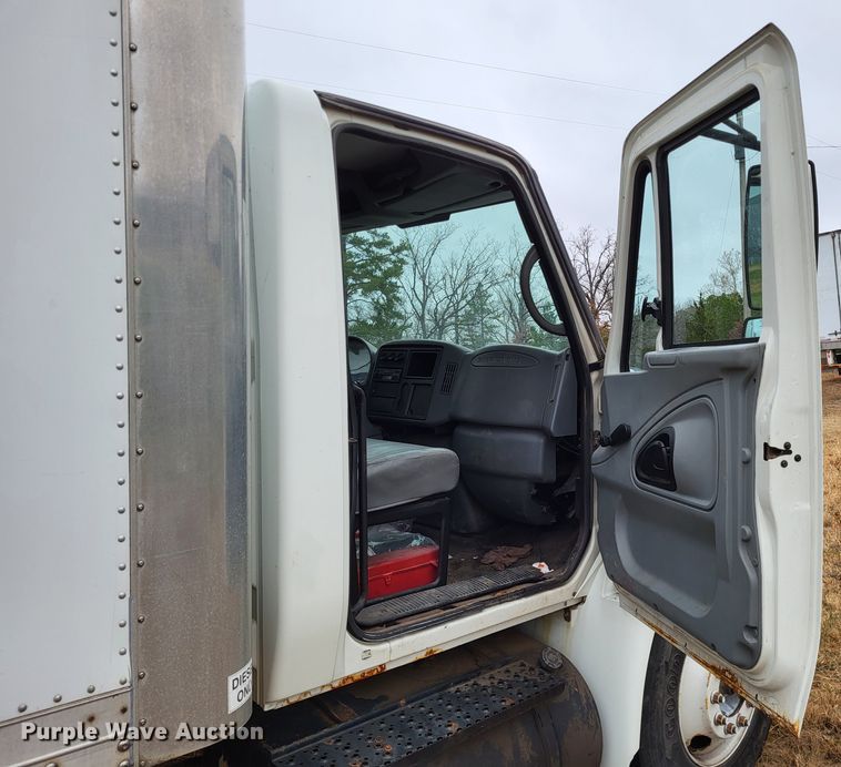 image for item DO3460 2006 International 4300  box truck