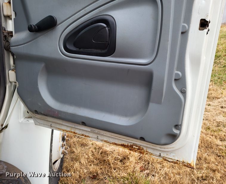 image for item DO3460 2006 International 4300  box truck