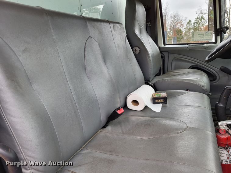 image for item DO3460 2006 International 4300  box truck