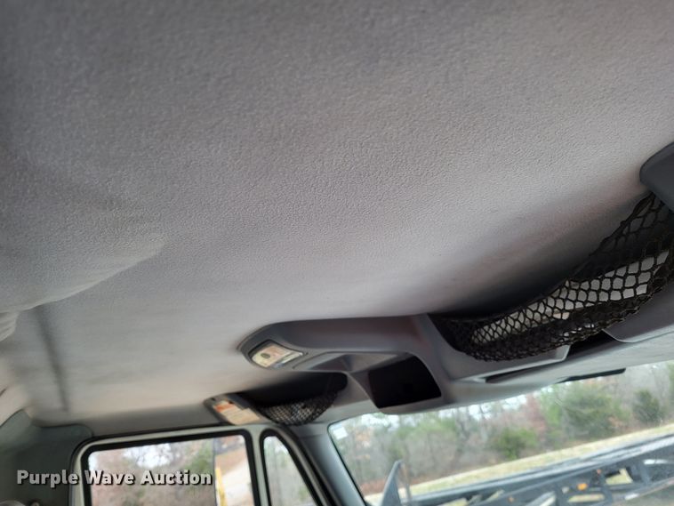 image for item DO3460 2006 International 4300  box truck