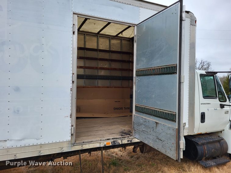 image for item DO3460 2006 International 4300  box truck