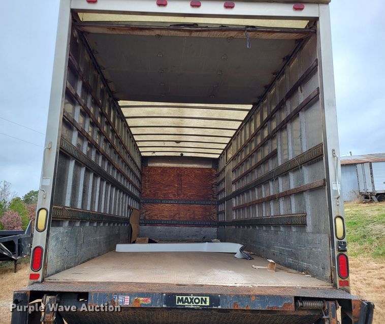 image for item DO3460 2006 International 4300  box truck