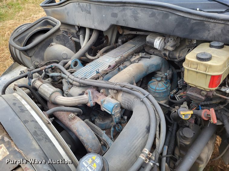 image for item DO3460 2006 International 4300  box truck