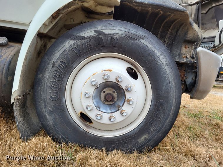 image for item DO3460 2006 International 4300  box truck