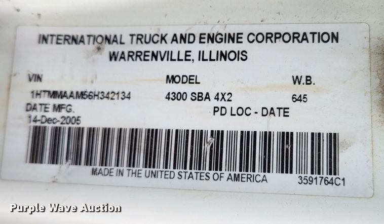 image for item DO3460 2006 International 4300  box truck