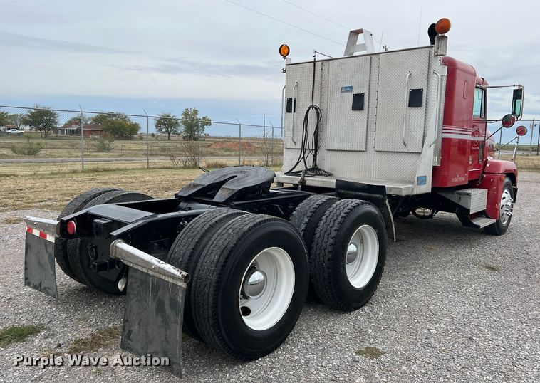 image for item DO8866 1991 Freightliner FLD120  semi truck