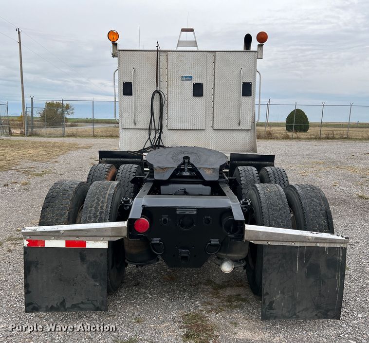 image for item DO8866 1991 Freightliner FLD120  semi truck