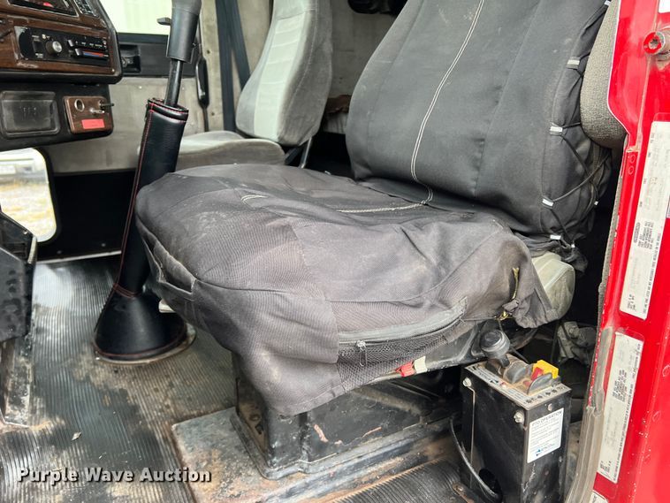 image for item DO8866 1991 Freightliner FLD120  semi truck