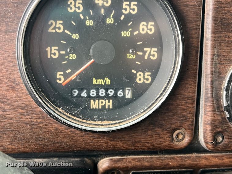 image for item DO8866 1991 Freightliner FLD120  semi truck