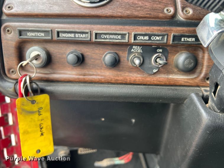 image for item DO8866 1991 Freightliner FLD120  semi truck