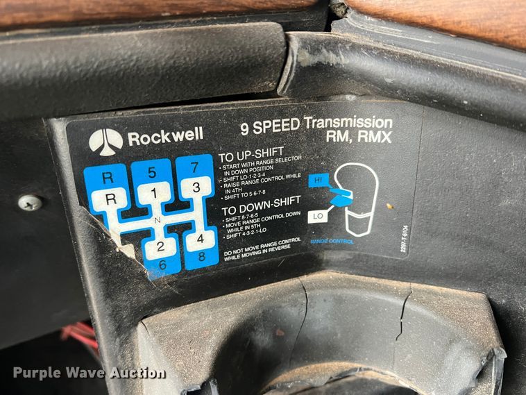 image for item DO8866 1991 Freightliner FLD120  semi truck