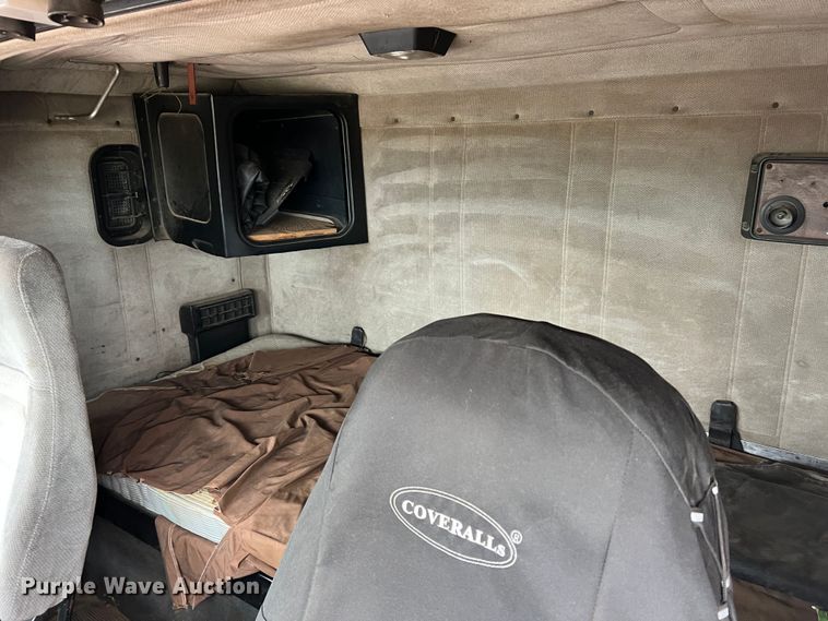 image for item DO8866 1991 Freightliner FLD120  semi truck