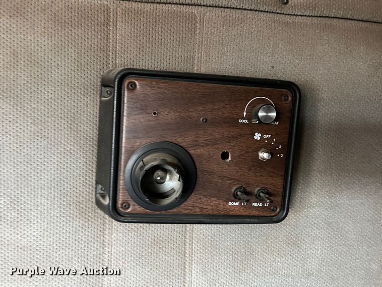 image for item DO8866 1991 Freightliner FLD120  semi truck