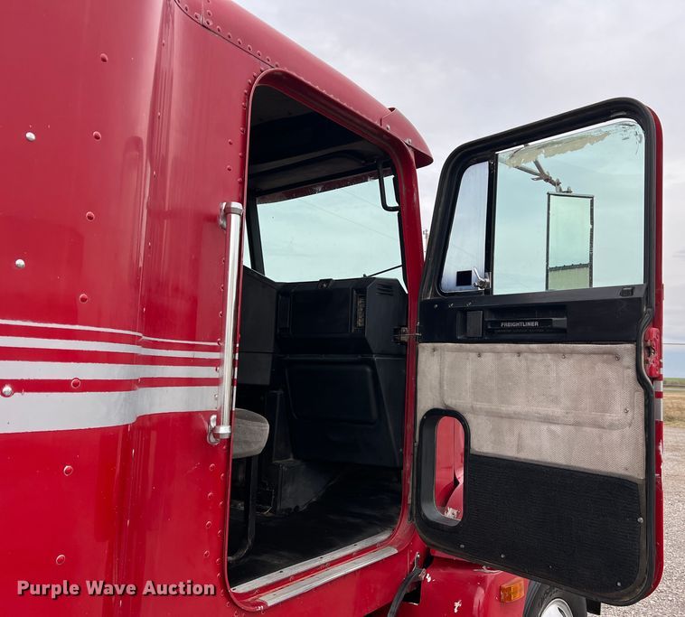 image for item DO8866 1991 Freightliner FLD120  semi truck