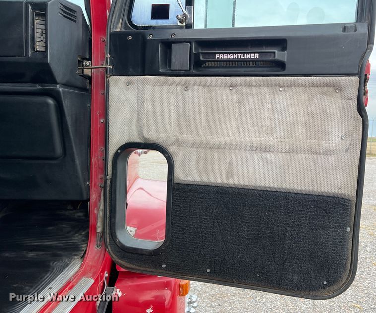 image for item DO8866 1991 Freightliner FLD120  semi truck