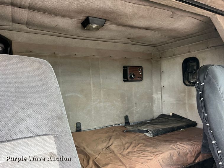 image for item DO8866 1991 Freightliner FLD120  semi truck