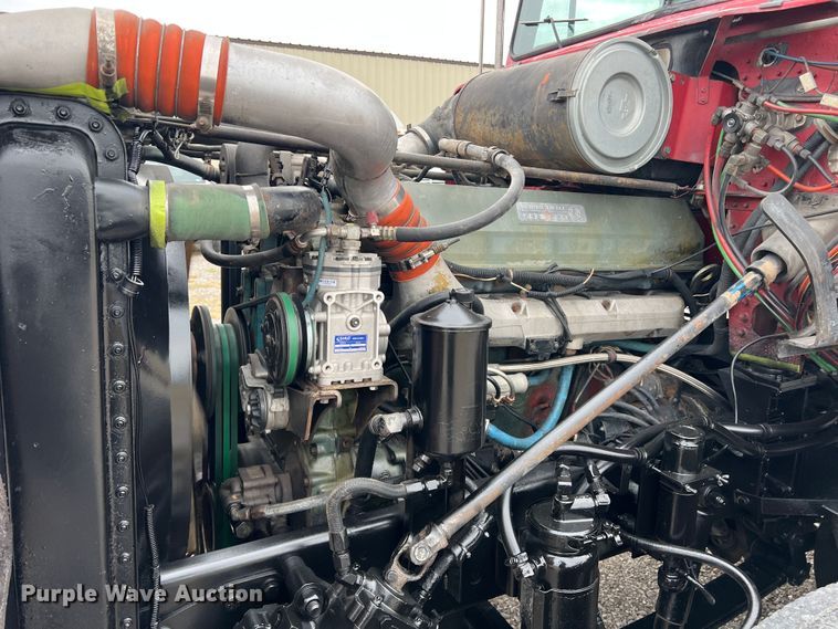 image for item DO8866 1991 Freightliner FLD120  semi truck