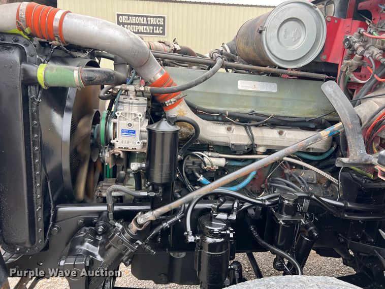 image for item DO8866 1991 Freightliner FLD120  semi truck