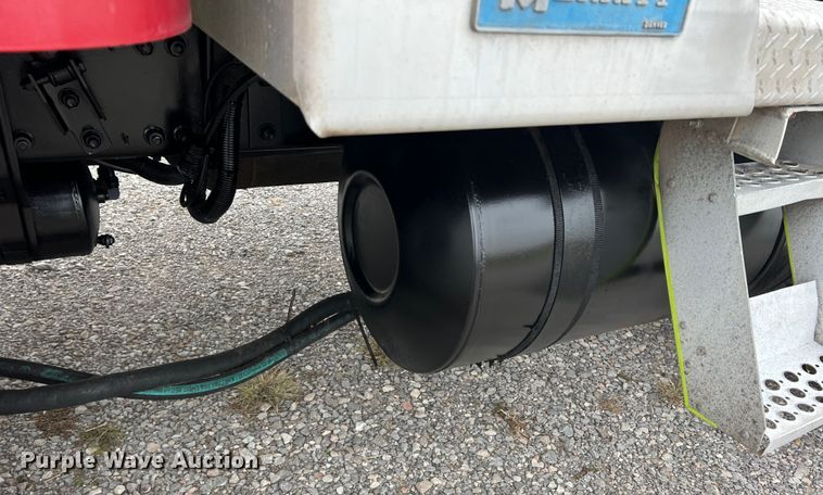 image for item DO8866 1991 Freightliner FLD120  semi truck