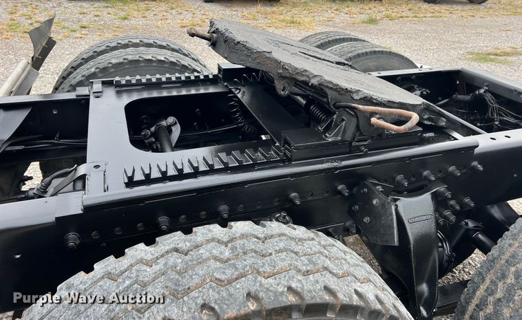 image for item DO8866 1991 Freightliner FLD120  semi truck